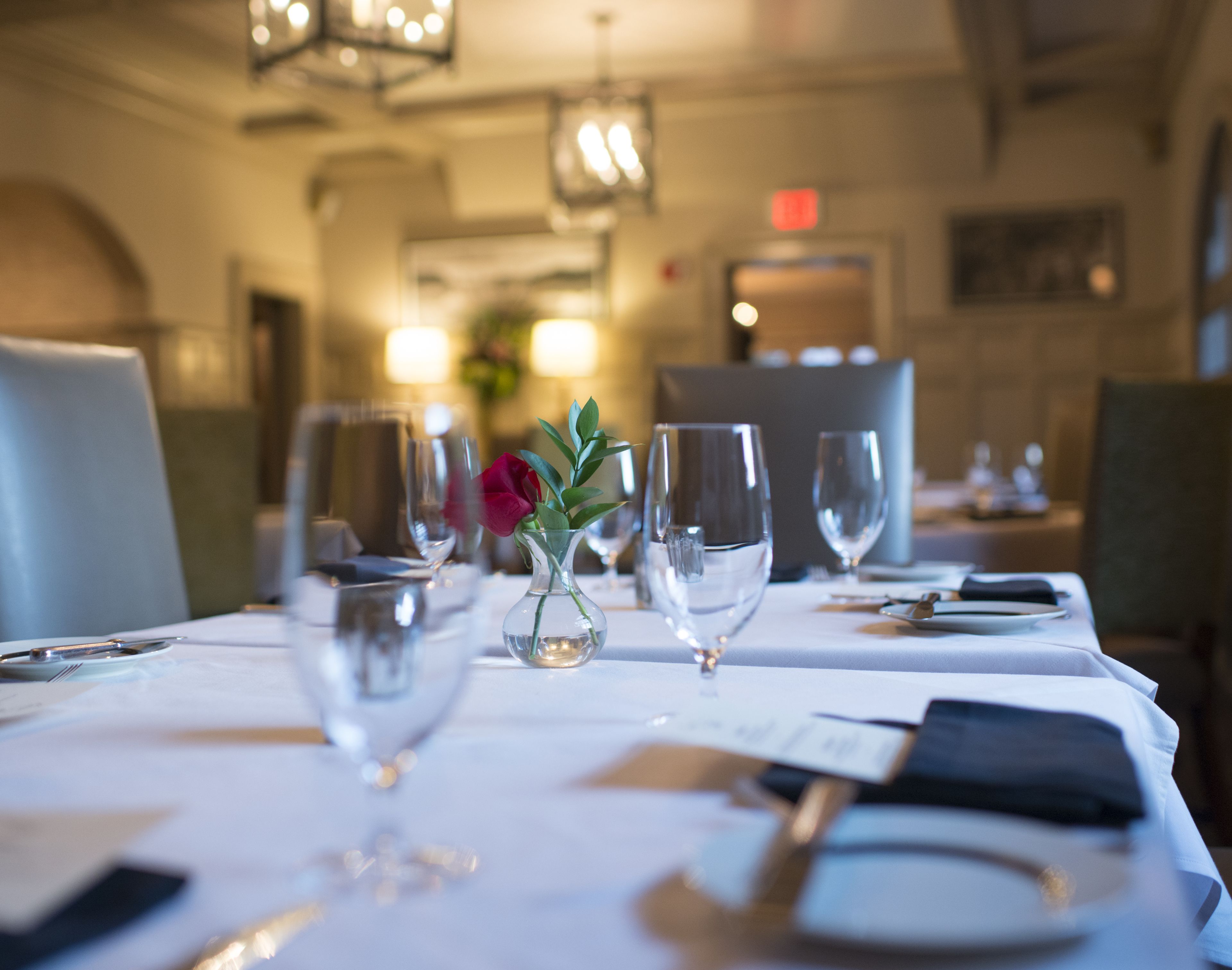 breakfast, dinner served; southern cuisine, garden views