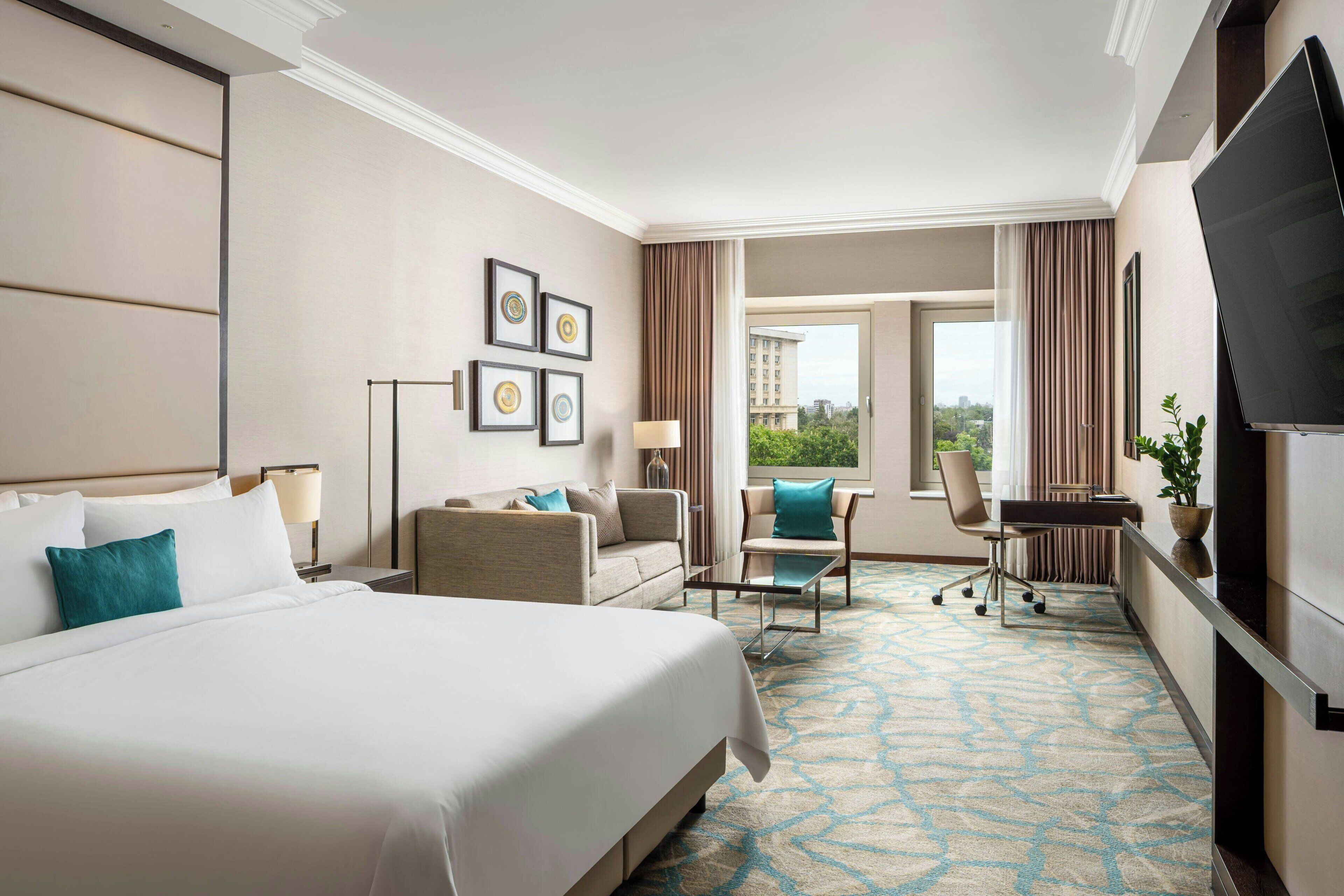 Grand Executive Room, Larger Guest Room, 1 King Bed, Sofa Bed | Hypo-allergenic bedding, down comforters, minibar, in-room safe