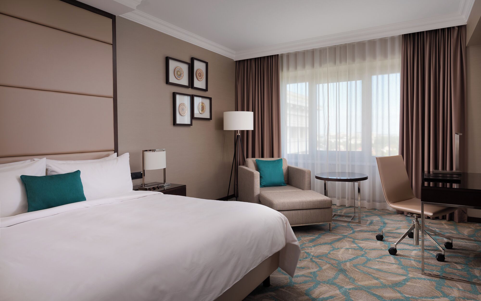 Chambre Deluxe, 1 très grand lit | Literie hypoallergénique, couette en duvet d'oie, minibar