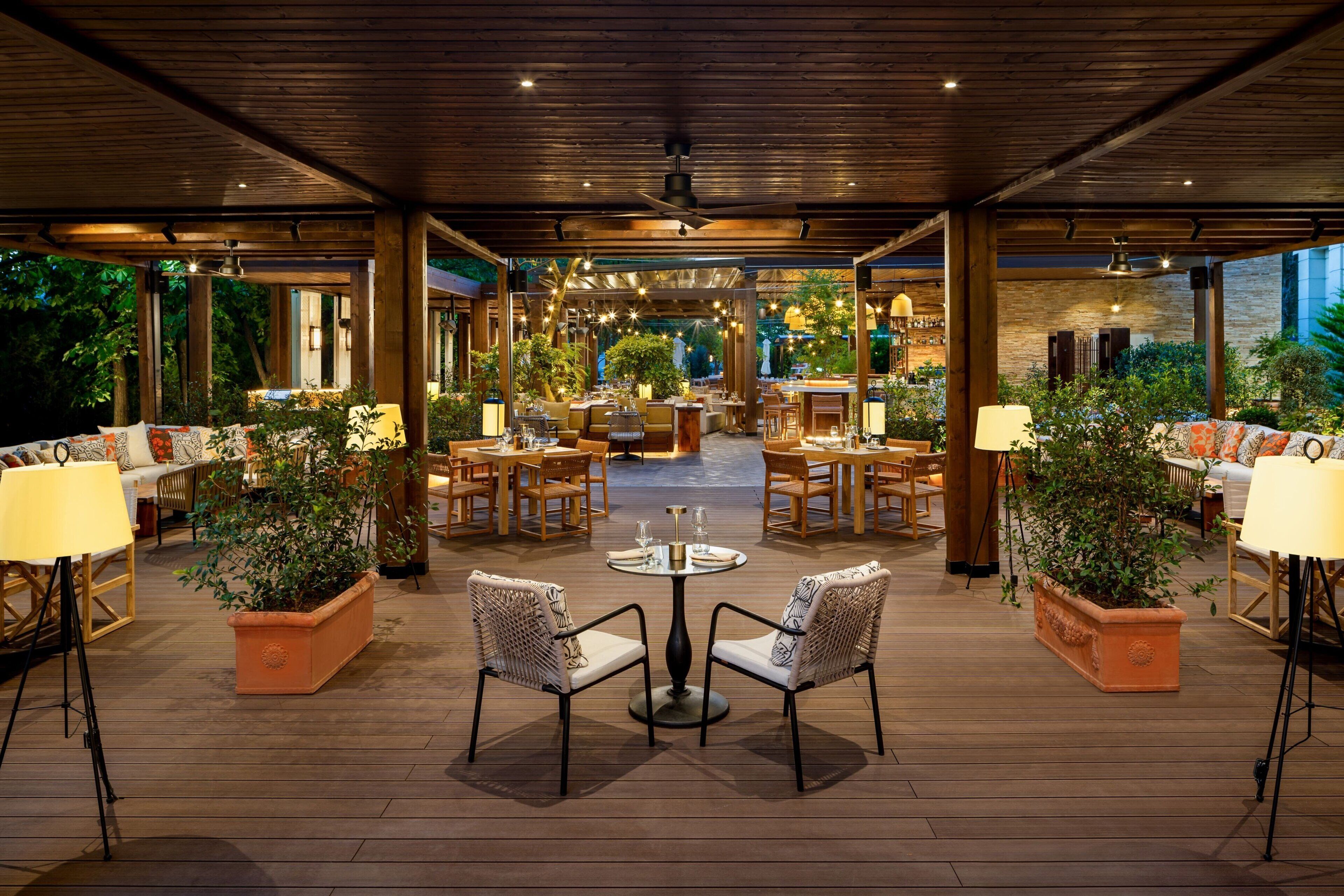 6 間餐廳，供應早餐、午餐和晚餐，國際料理