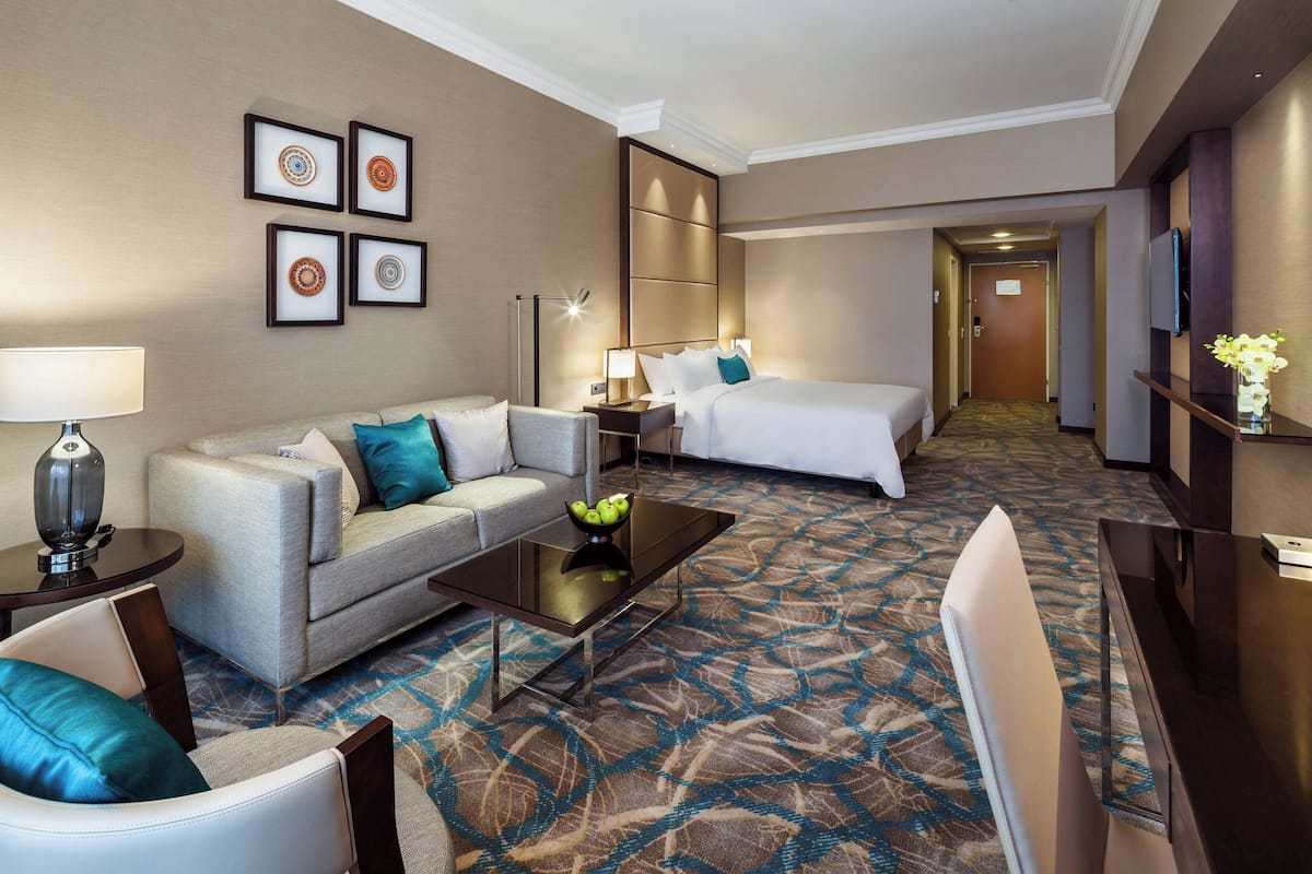 Hypo-allergenic bedding, down duvets, minibar, in-room safe