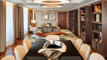 Suite presidencial, 1 habitación | Ropa de cama hipoalergénica, edredón y minibar