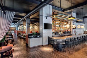 2 bars/lounges, lobby lounge