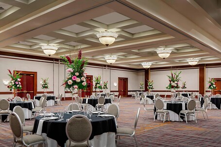 Marriott Indianapolis Downtown - Image 10
