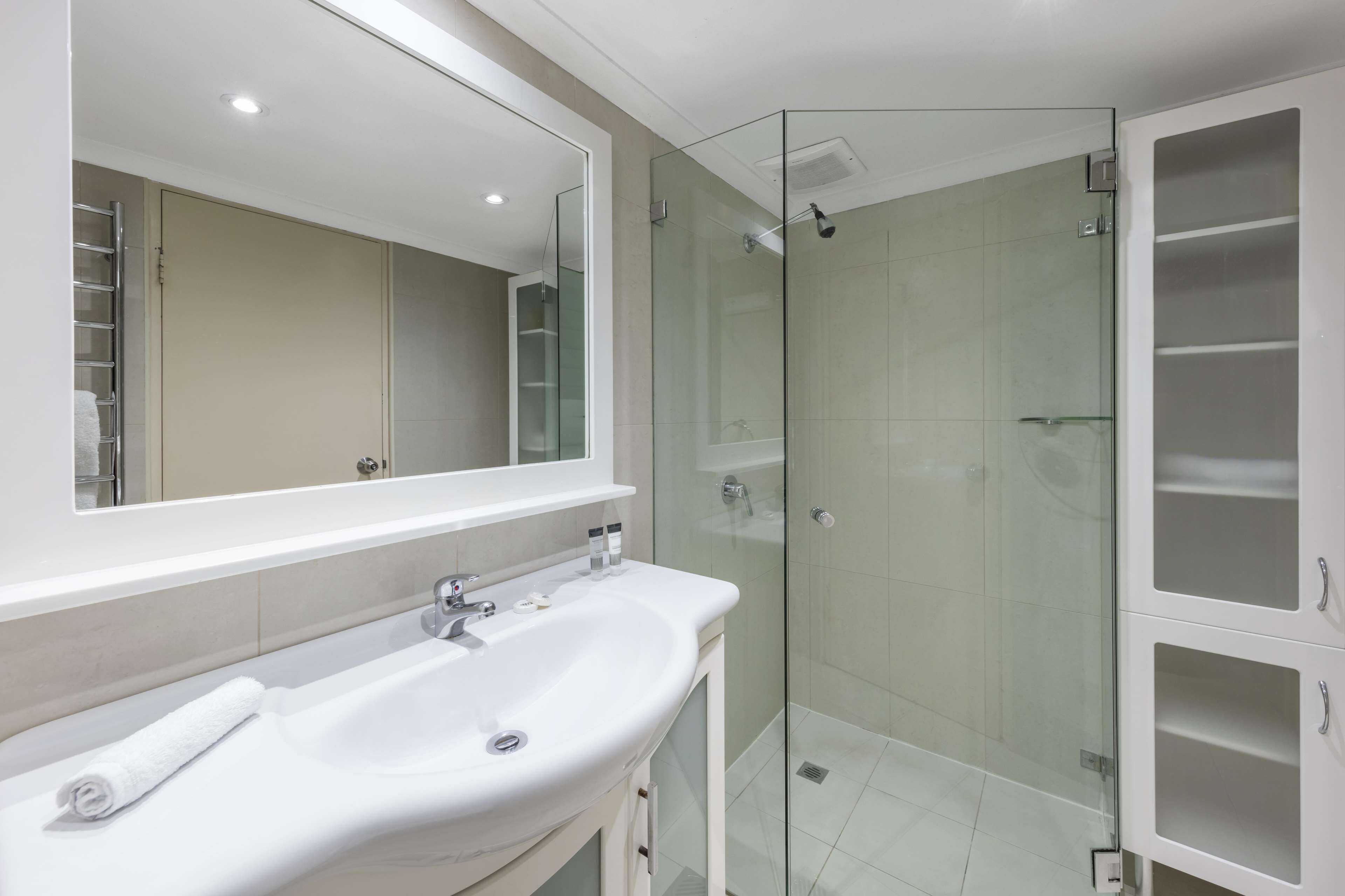 Oaks Sydney Hyde Park Suites — image 8