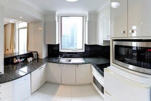 Apartment, 1 Bedroom | Private kitchen | Fridge, microwave, stovetop, dishwasher