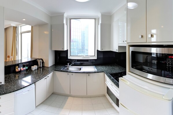 Fridge, microwave, stovetop, dishwasher