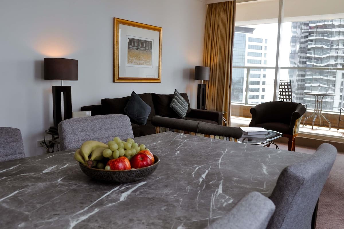 Premium bedding, in-room safe, individually decorated