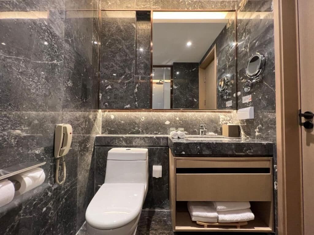 Deluxe Twin Room | Bathroom sink
