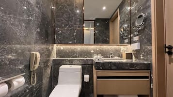 Deluxe Twin Room | Bathroom sink