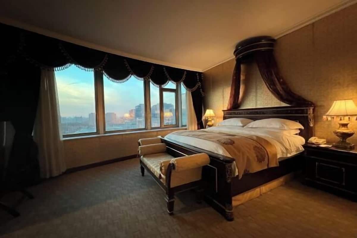Minibar, in-room safe, desk, blackout curtains