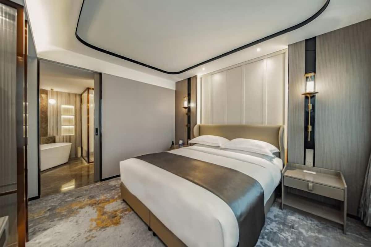 Minibar, in-room safe, desk, blackout curtains