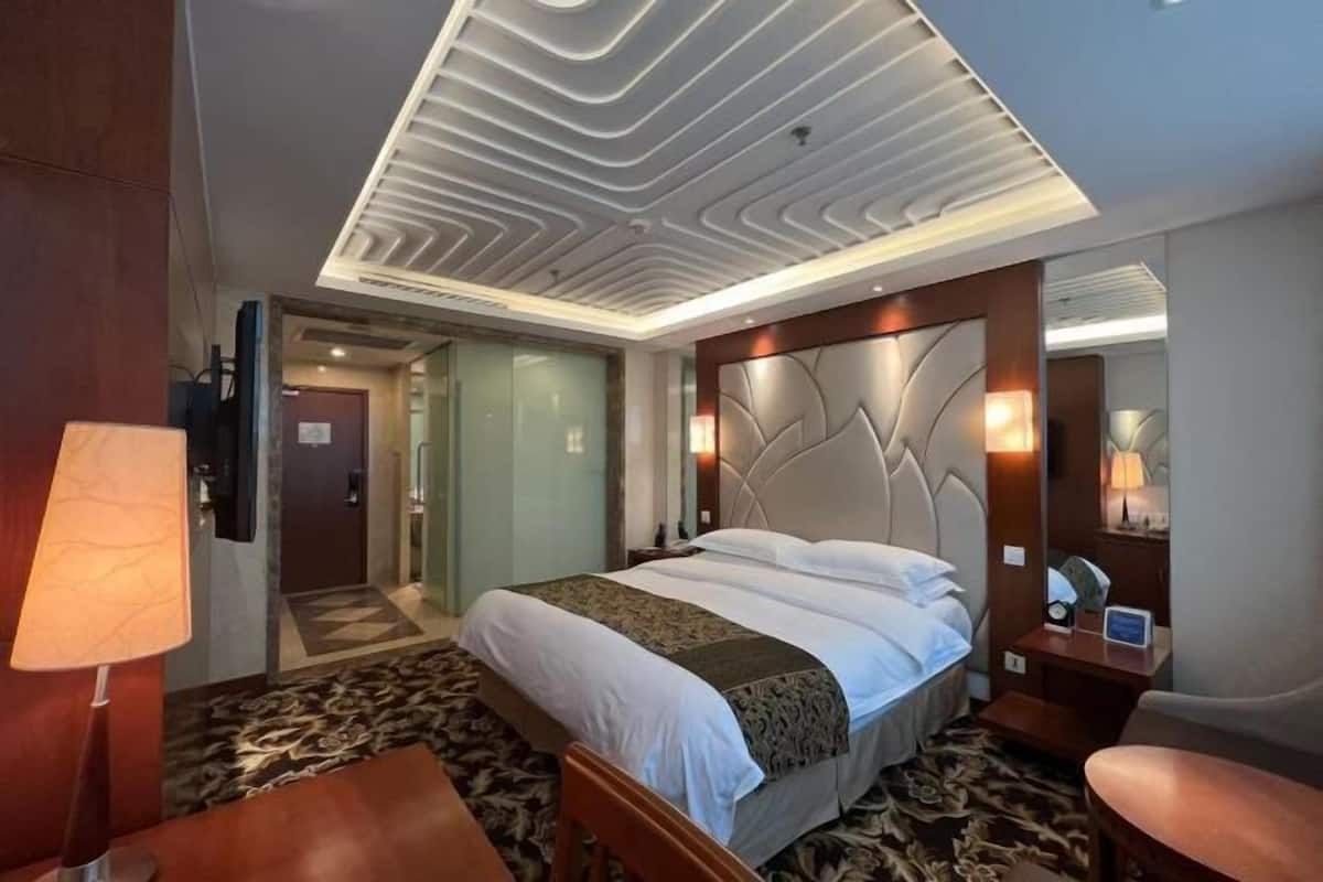 Minibar, in-room safe, desk, blackout curtains
