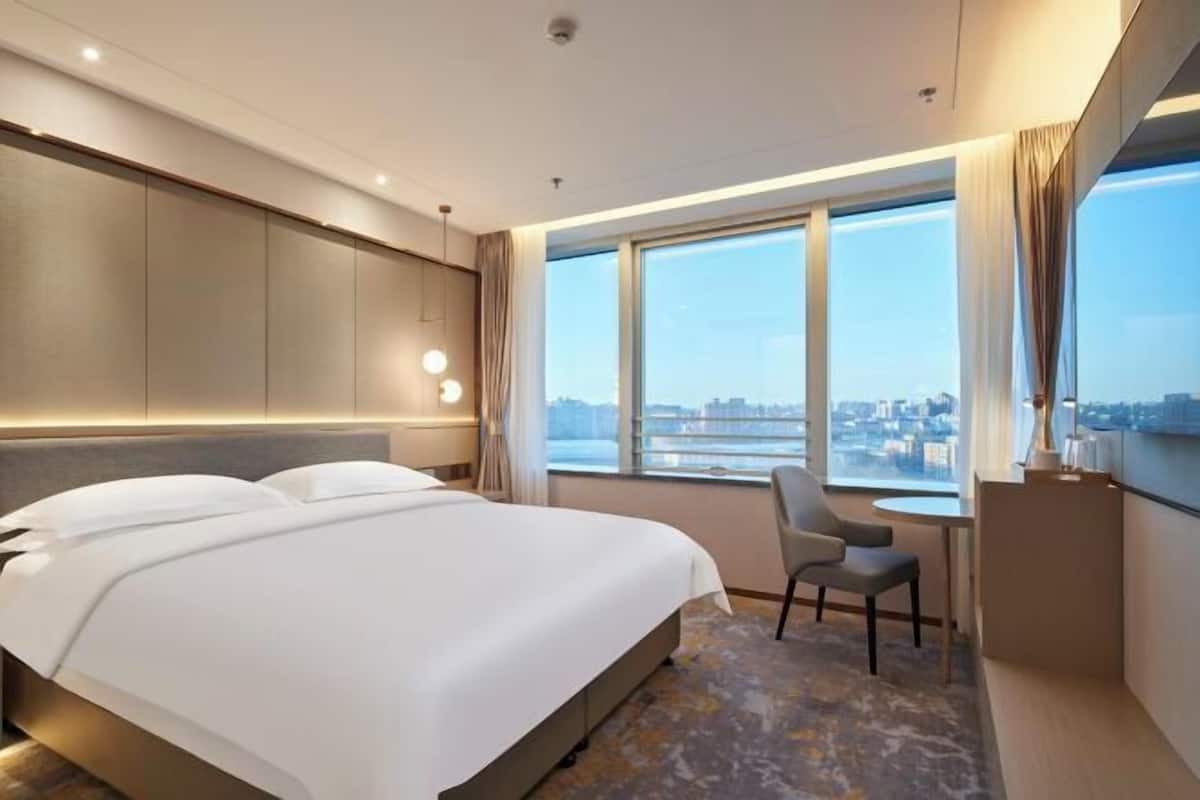 Minibar, in-room safe, desk, blackout curtains