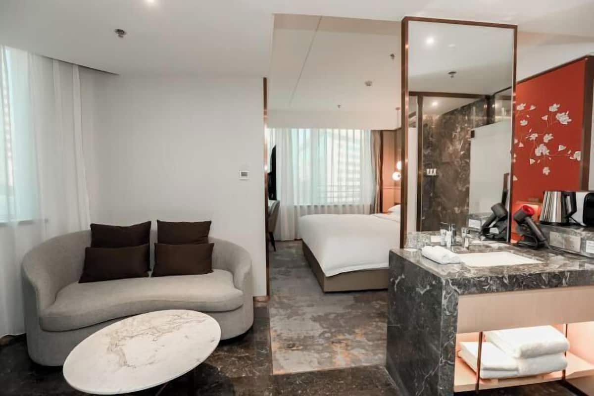 Minibar, in-room safe, desk, blackout curtains