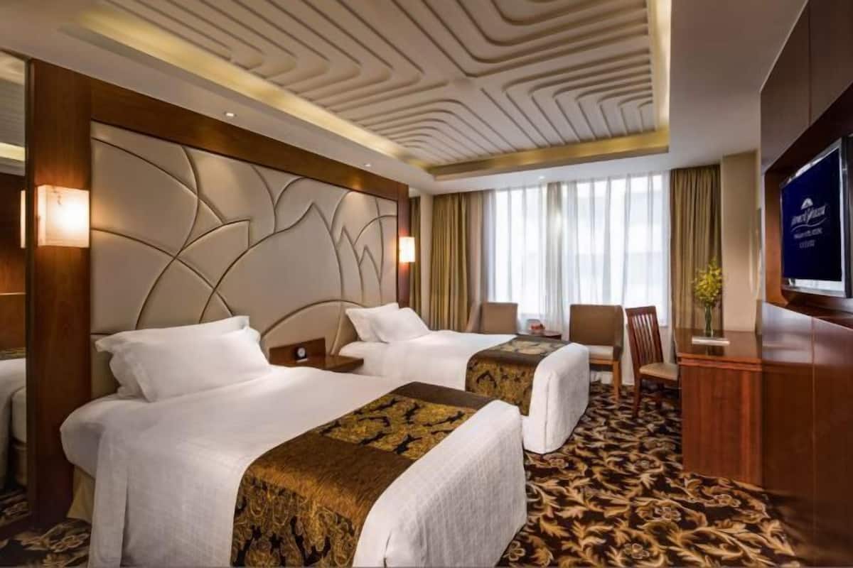 Minibar, in-room safe, desk, blackout curtains