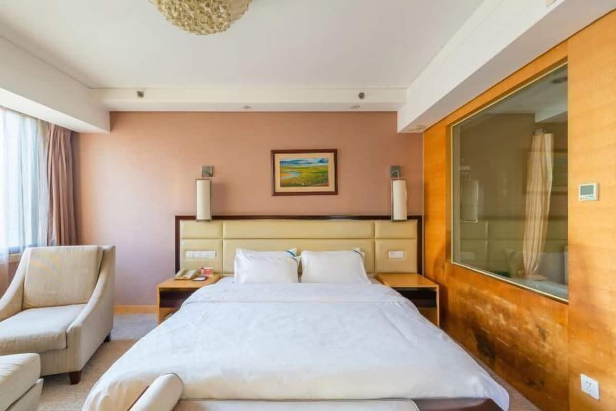 Minibar, in-room safe, desk, blackout curtains