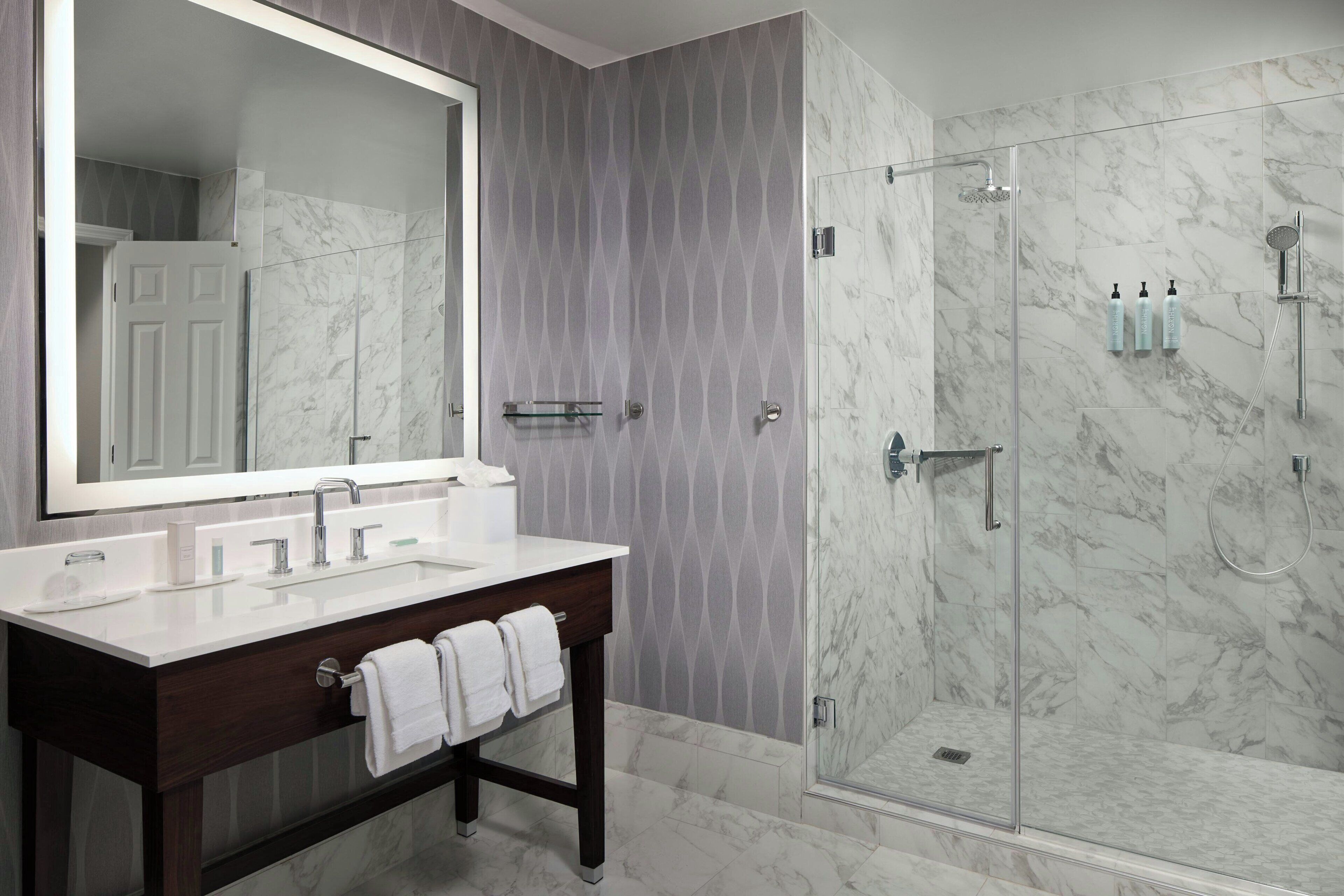 executive suite, 1 bedroom, non smoking, city view | bathroom | designer toiletries, hair dryer, towels