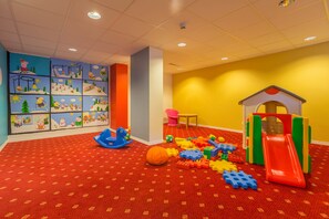 Zona de juegos infantil cubierta