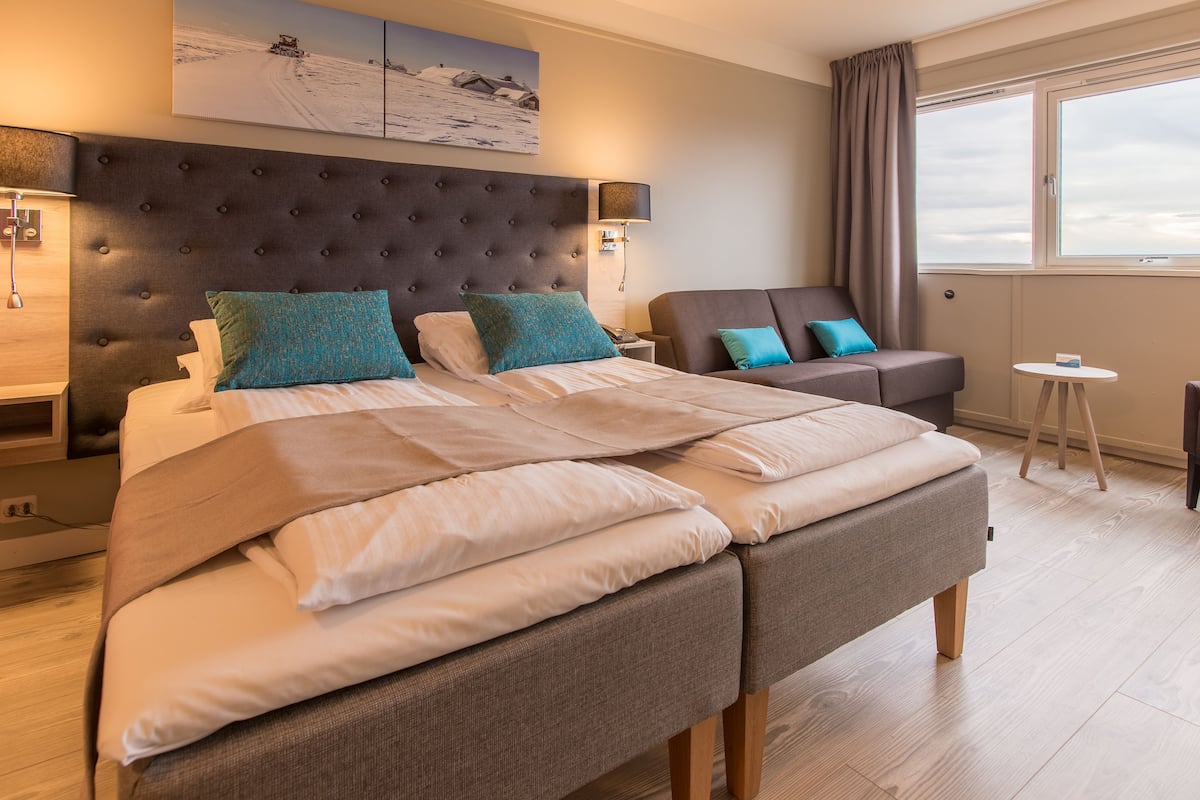 premium bedding, pillow-top beds, desk, blackout curtains