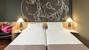 Bureau, rideaux occultants, chambres insonorisées, Wi-Fi gratuit