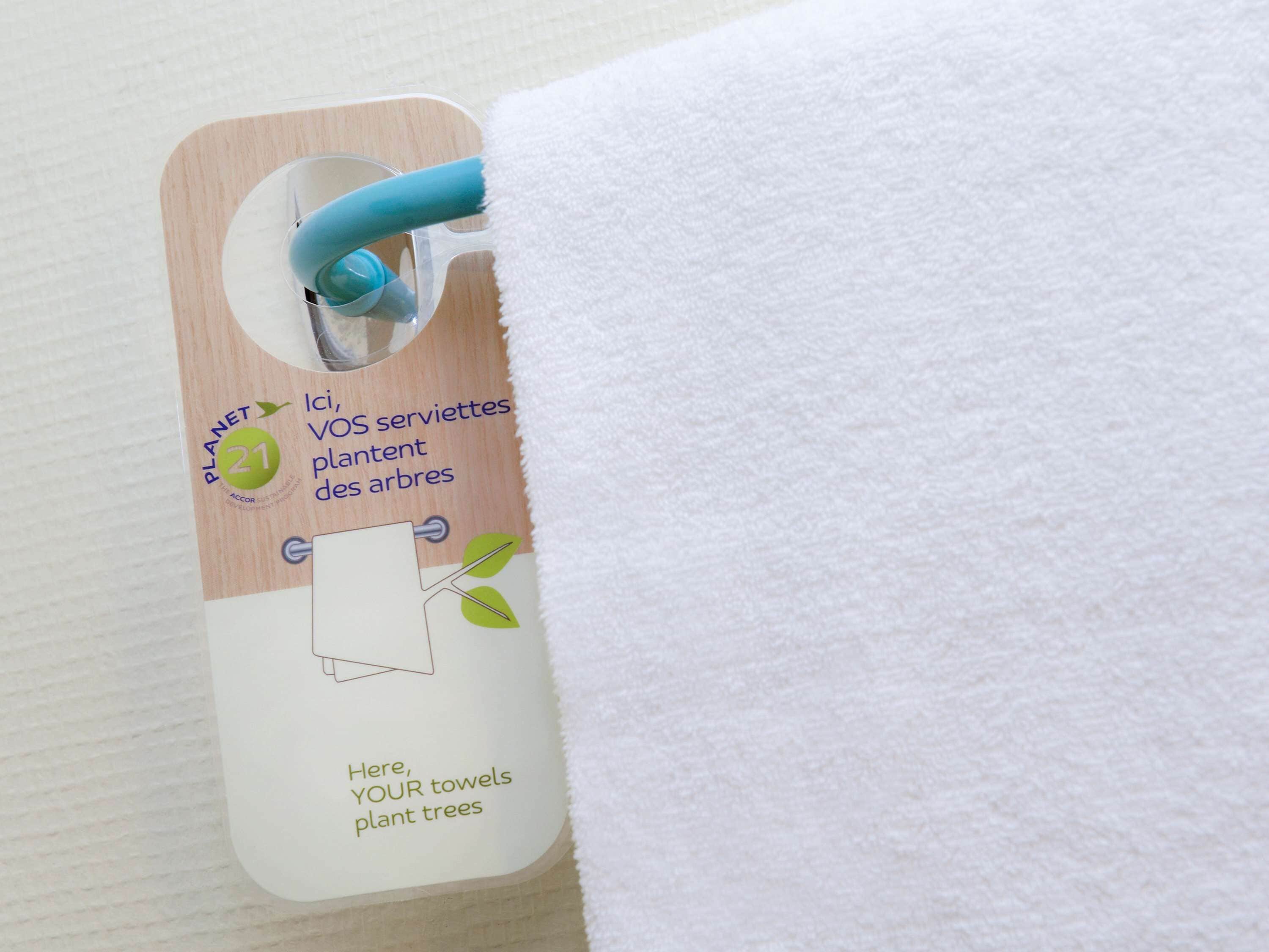 desk, blackout curtains, soundproofing, free wifi