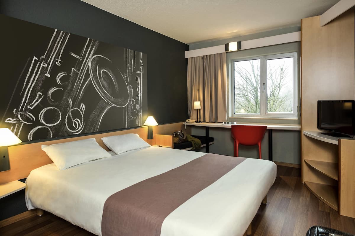 Standard Double Room, 1 Double Bed | Desk, blackout curtains, soundproofing, free WiFi