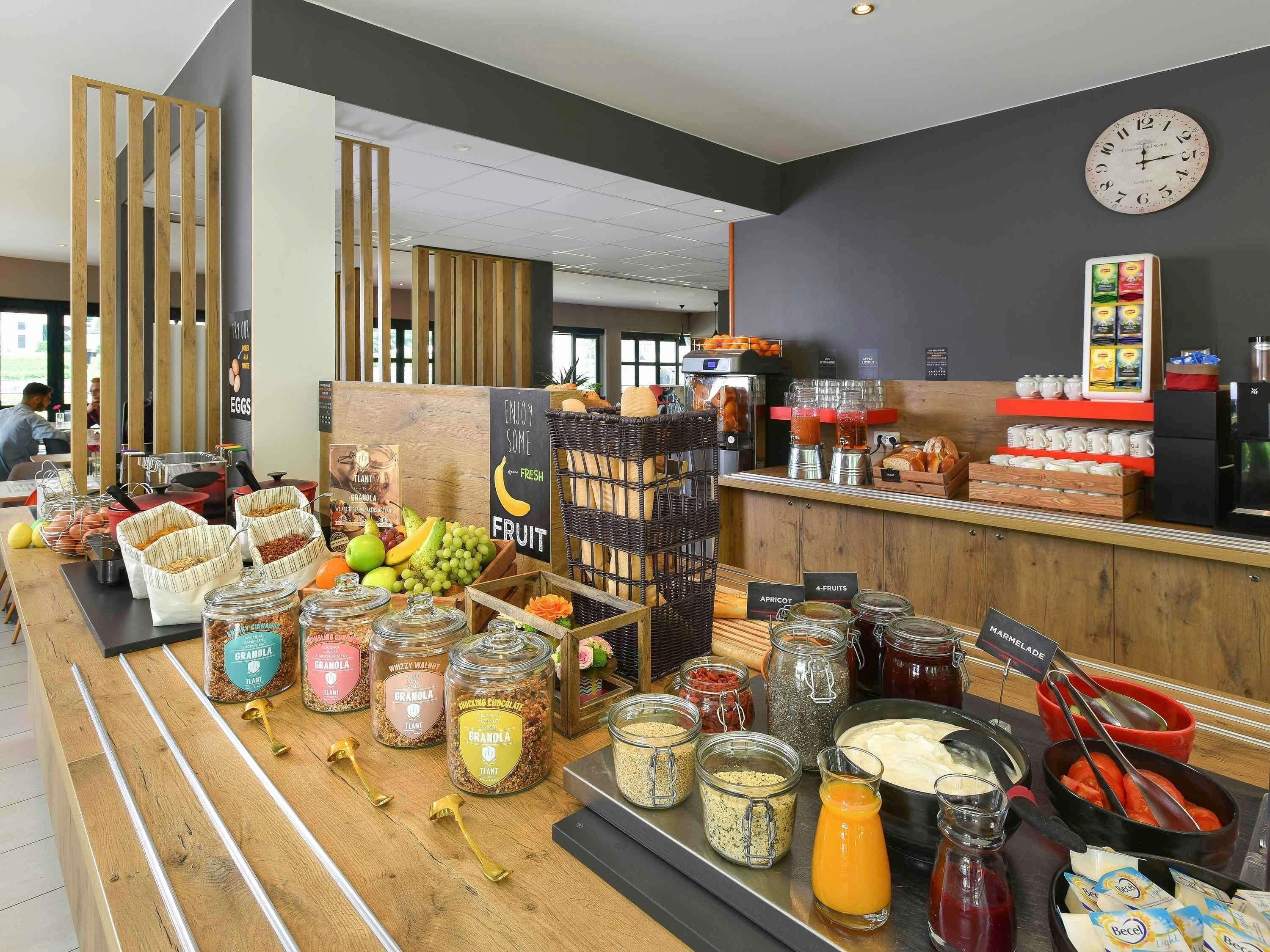 Petit déjeuner buffet servi tous les jours en supplément
