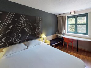 Desk, blackout drapes, soundproofing, free WiFi - ibis Dinant Centre (Dinant)