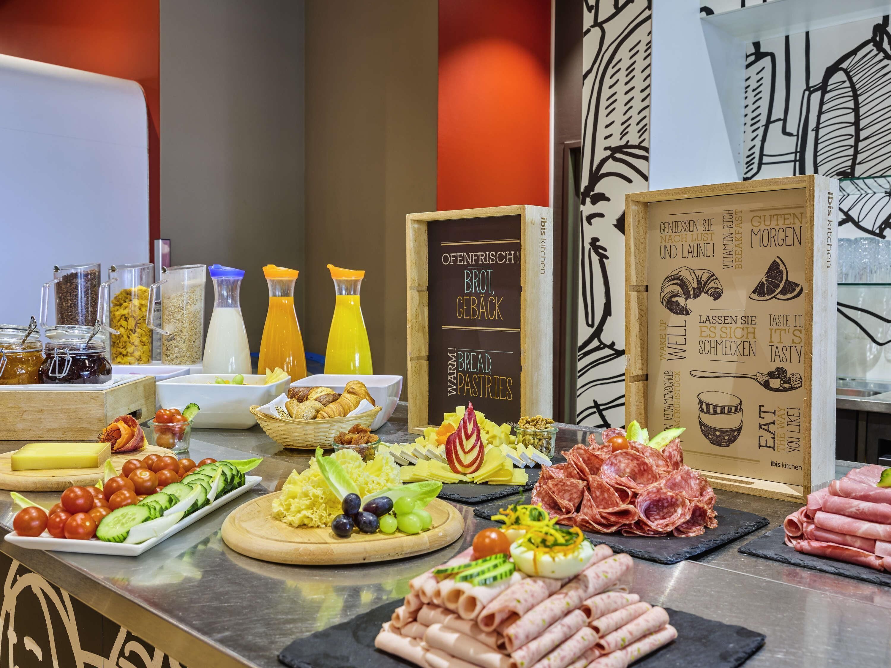 Tägliches Frühstücksbuffet (21 CHF pro Person)