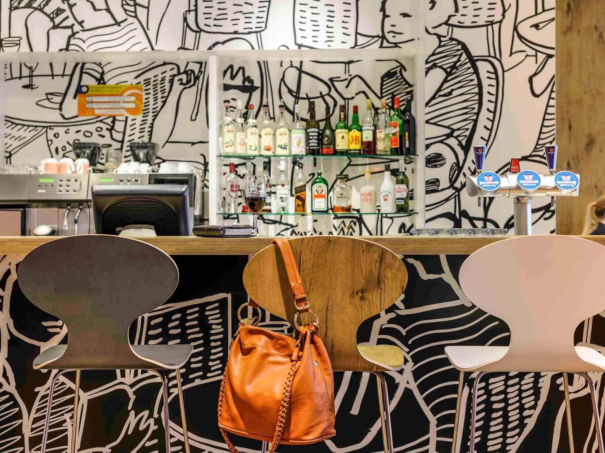Bar (en el alojamiento)