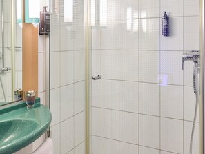 Desk, soundproofing, free rollaway beds, free WiFi - ibis Baar Zug (Baar)