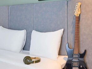 Quarto casal (New Sleep Easy Concept) | Escrivaninha, quartos à prova de som, camas extras/dobráveis