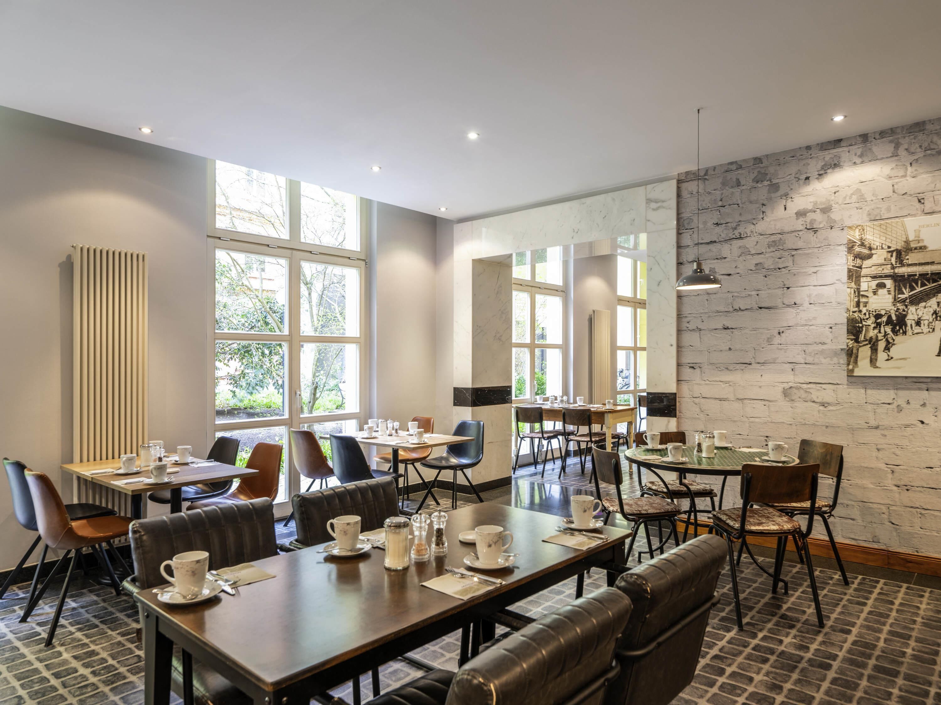 Buffet breakfast on weekdays (EUR 25 per person)