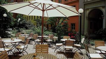 Buffet breakfast on weekdays (EUR 25 per person)