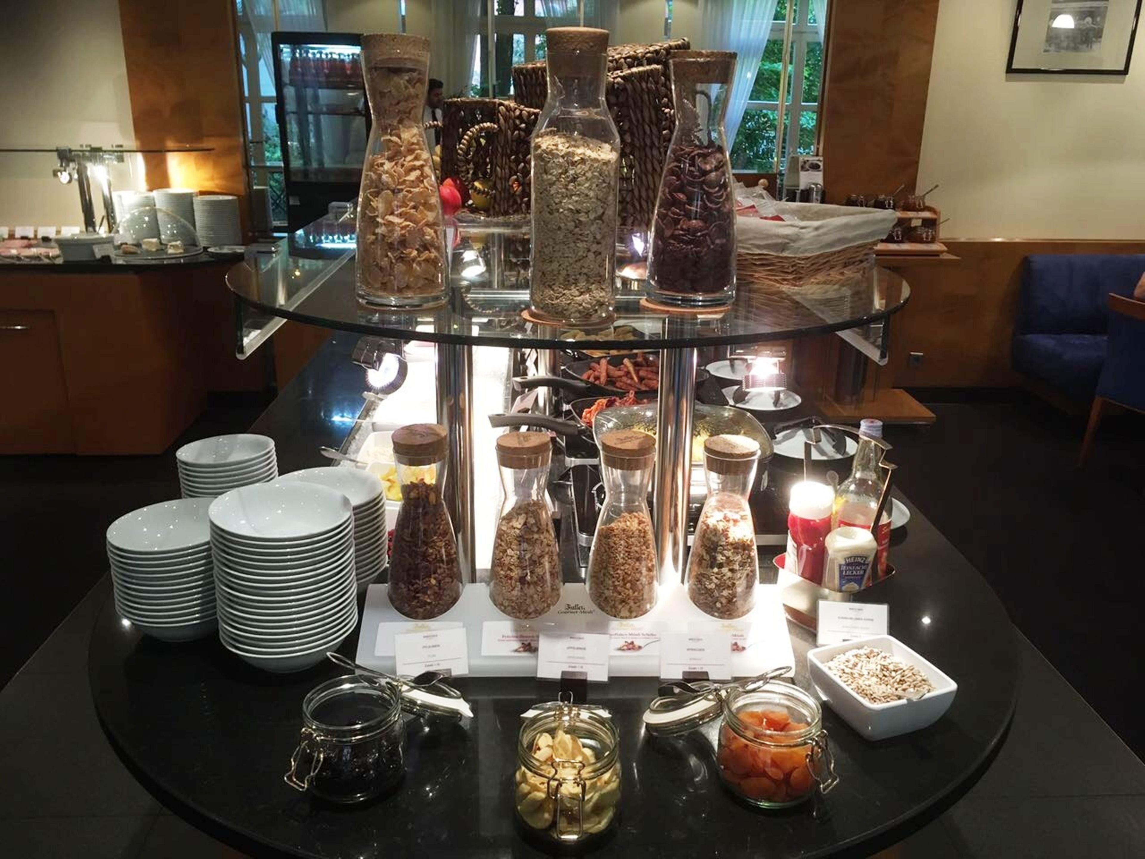 buffet breakfast on weekdays (eur 25 per person)