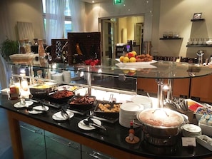 Buffet breakfast on weekdays (EUR 25 per person)
