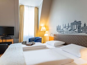 Doppelzimmer, 1 Doppelbett (Large) | Hochwertige Bettwaren, Minibar, Zimmersafe, Schreibtisch