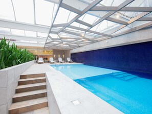 Indoor pool - Mercure Curitiba Batel Hotel (Curitiba)