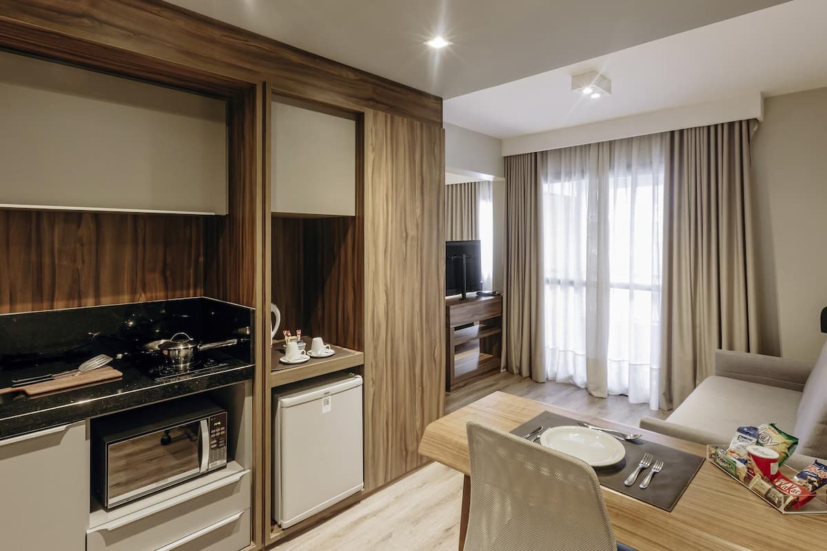 Executive Apartment, 1 King Bed, Kitchen | 1 bedroom, minibar, in-room safe, desk