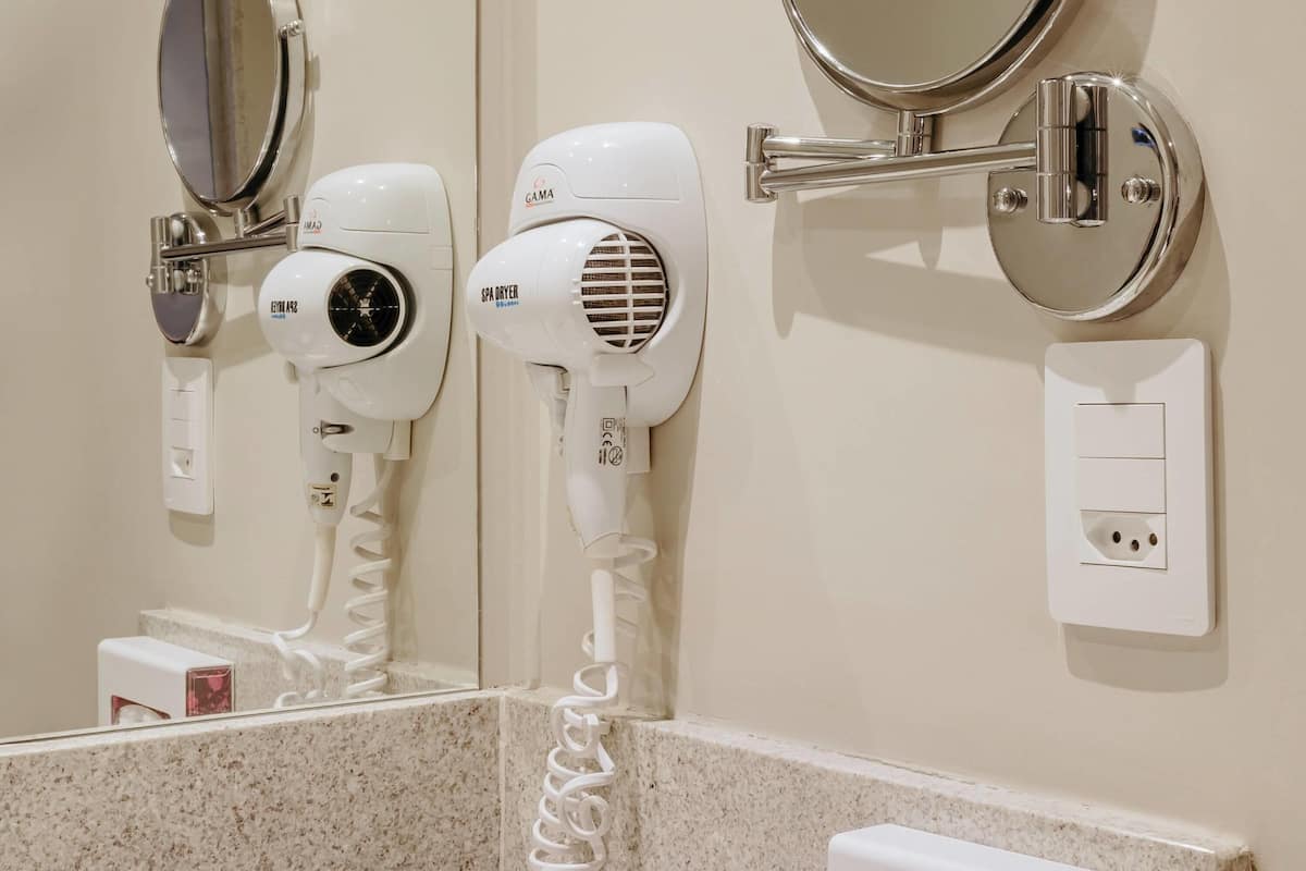 Executive Apartment, 1 King Bed, Balcony | 1 bedroom, minibar, in-room safe, desk