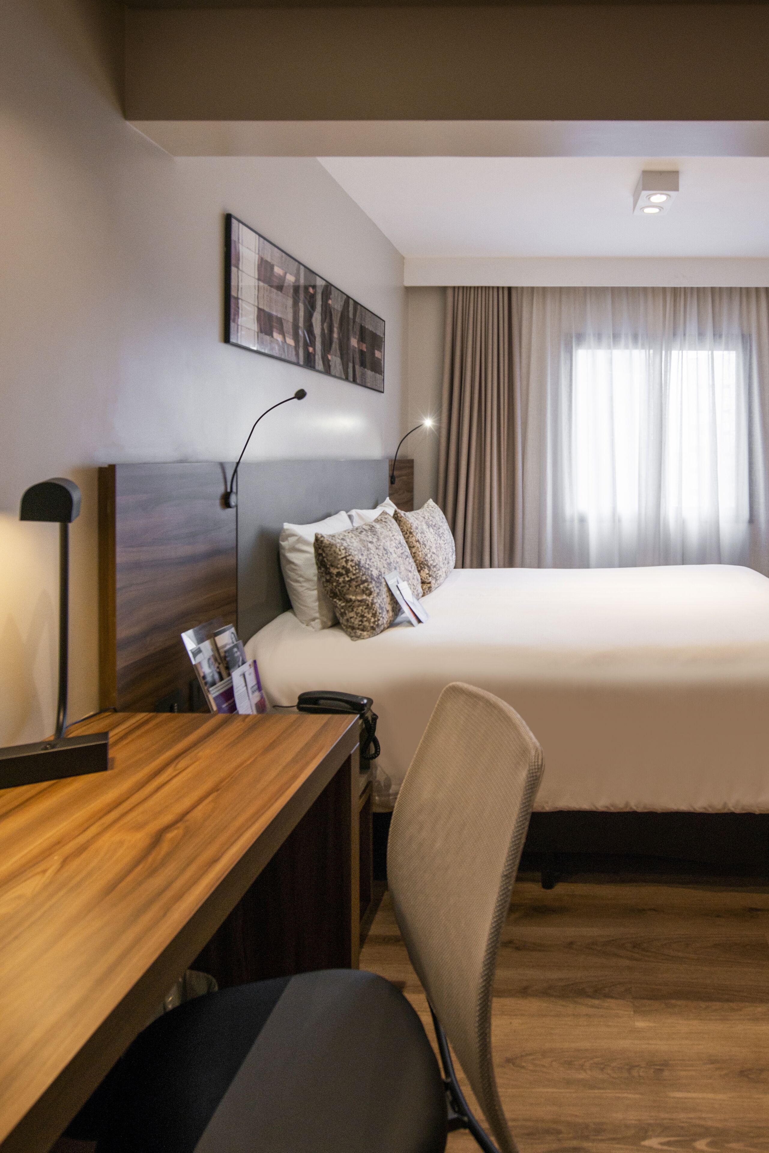 standard apartment, 1 king bed | 1 bedroom, minibar, in-room safe, desk