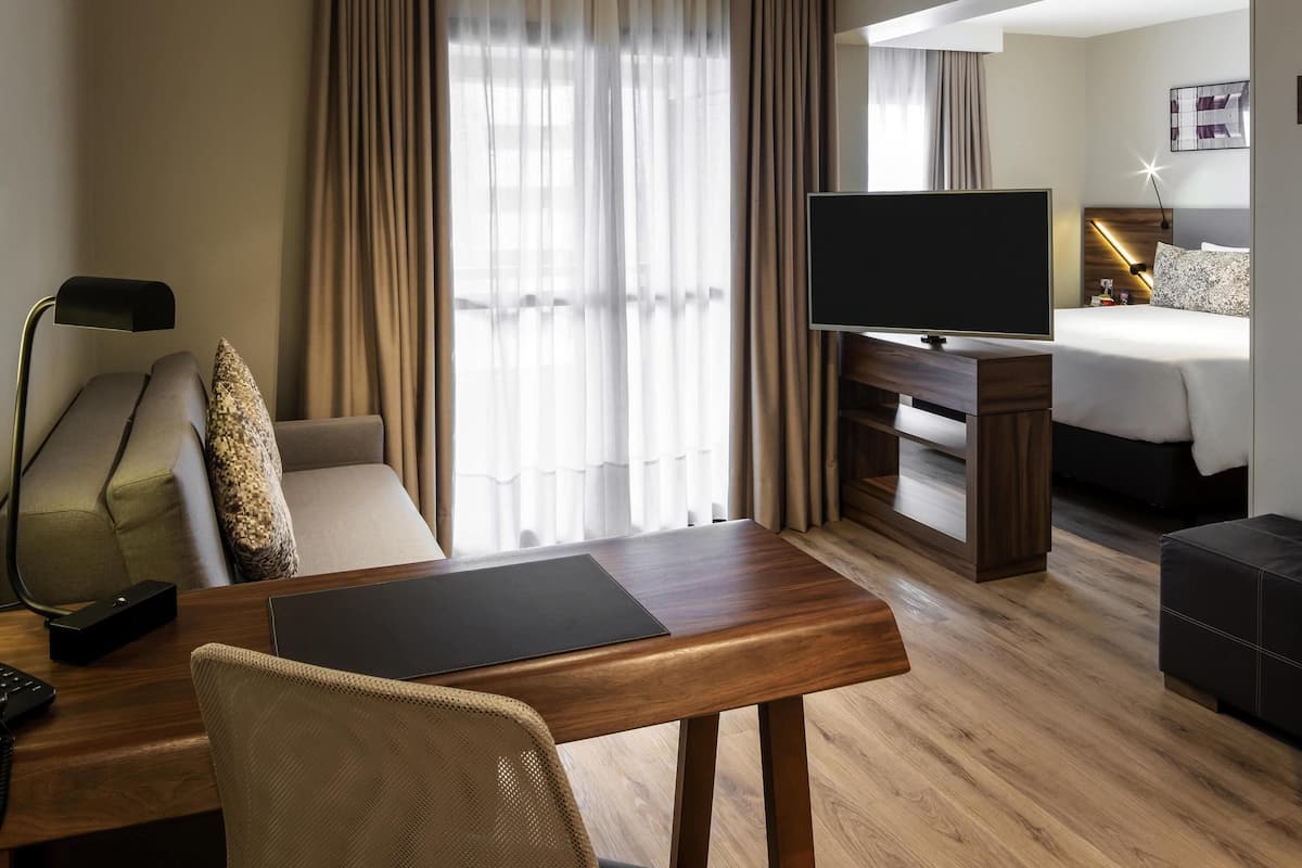 Executive Apartment, 1 King Bed, Balcony
