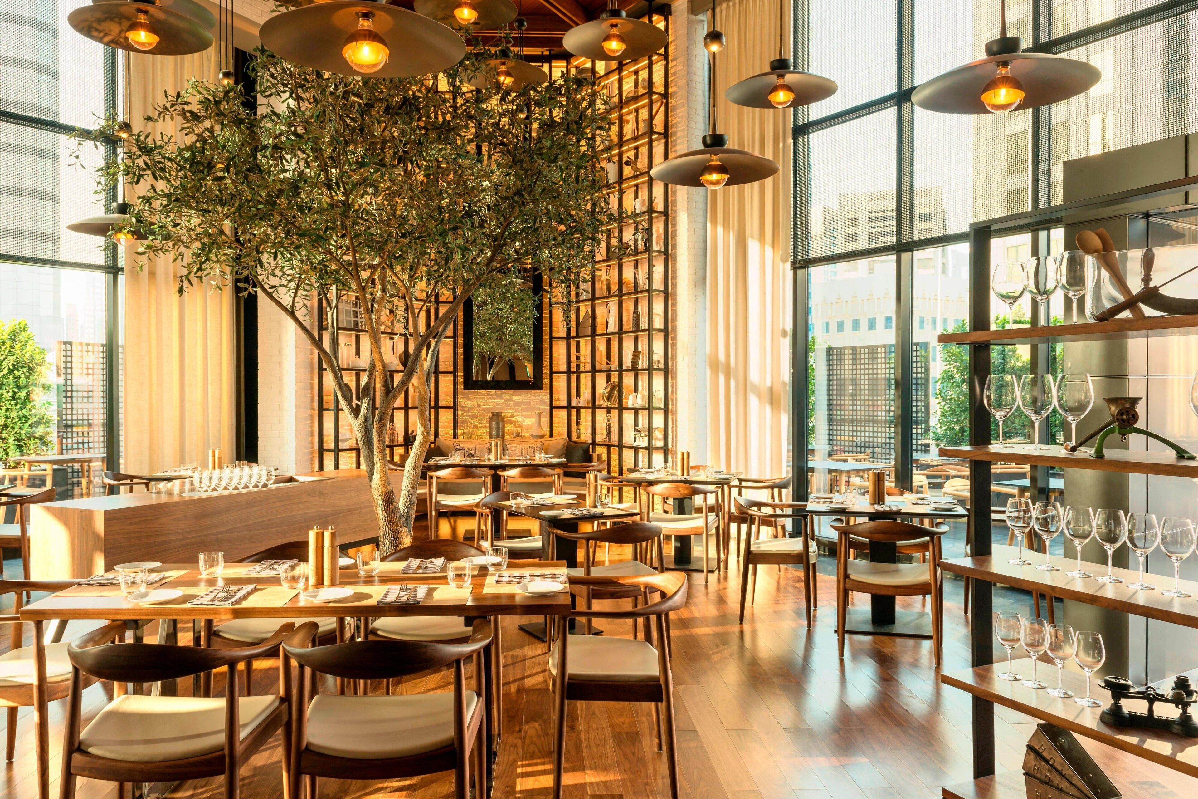 3 restaurants; breakfast, lunch, dinner, and brunch served