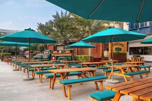 3 restaurants, spécialités Cuisine internationale