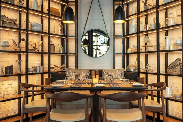 3 restaurants, spécialités Cuisine internationale