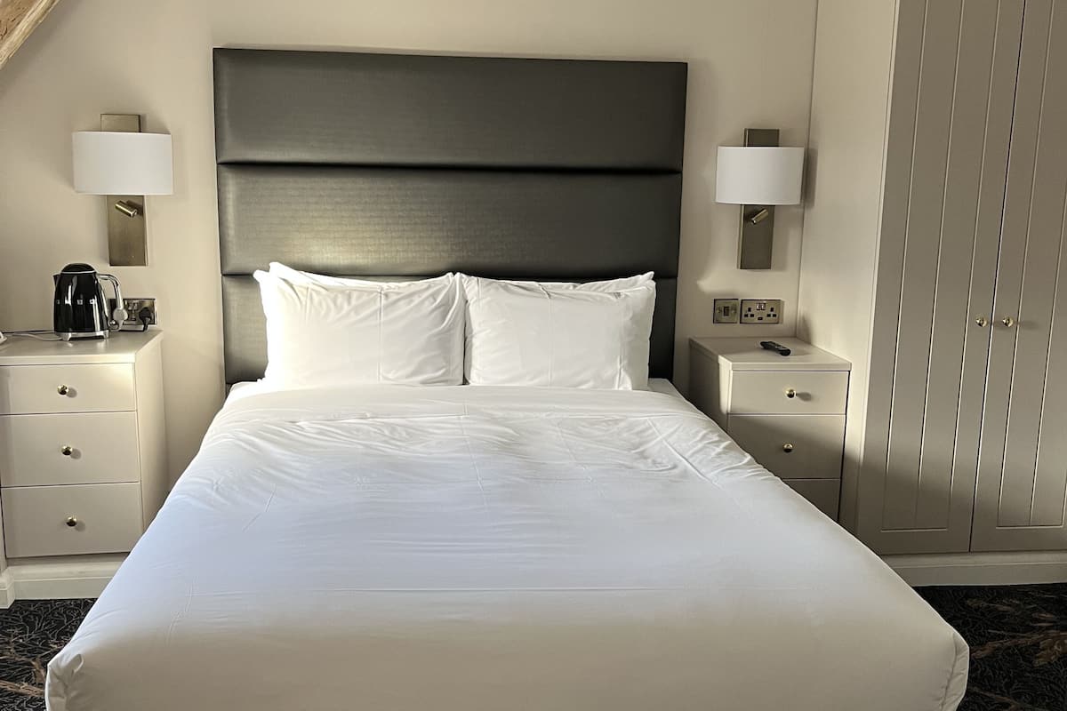 Chambre Double Supérieure | Literie de qualité supérieure, matelas Select Comfort