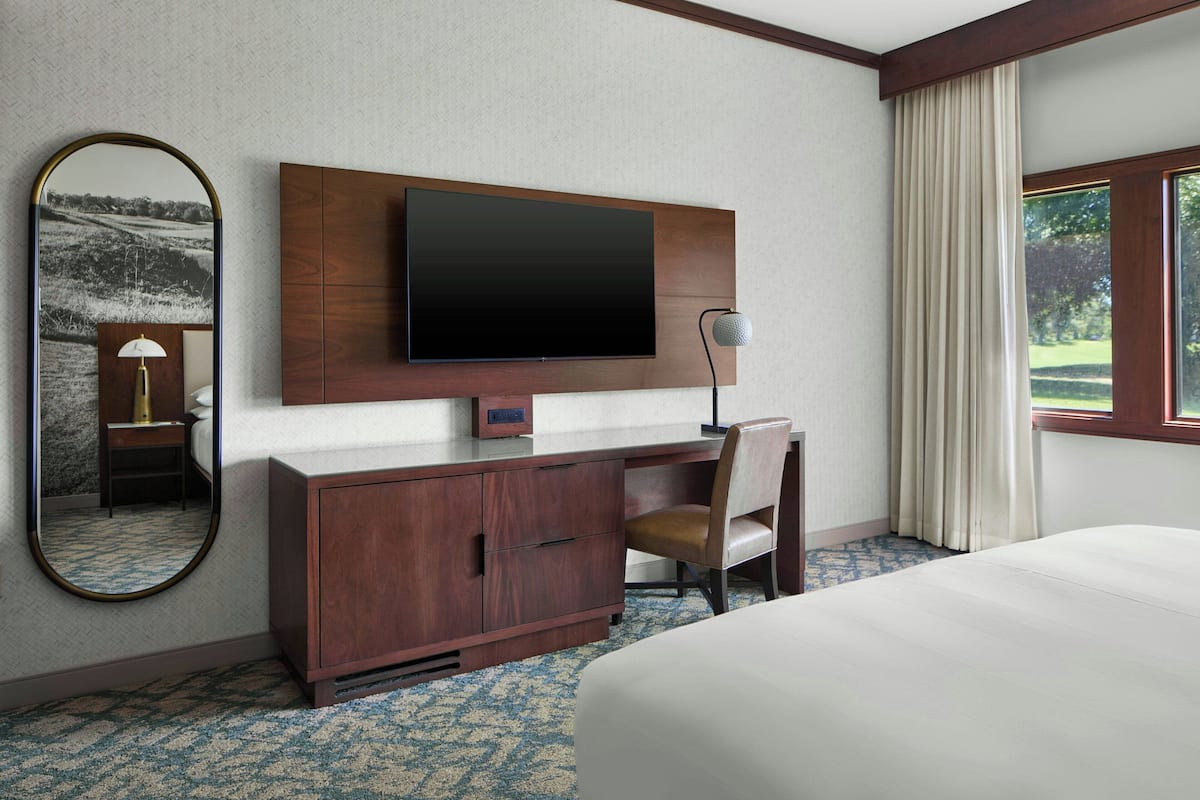 Ropa de cama de alta calidad, escritorio y cortinas blackout