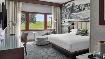 Room, 1 King Bed | Premium bedding, desk, blackout curtains, iron/ironing board
