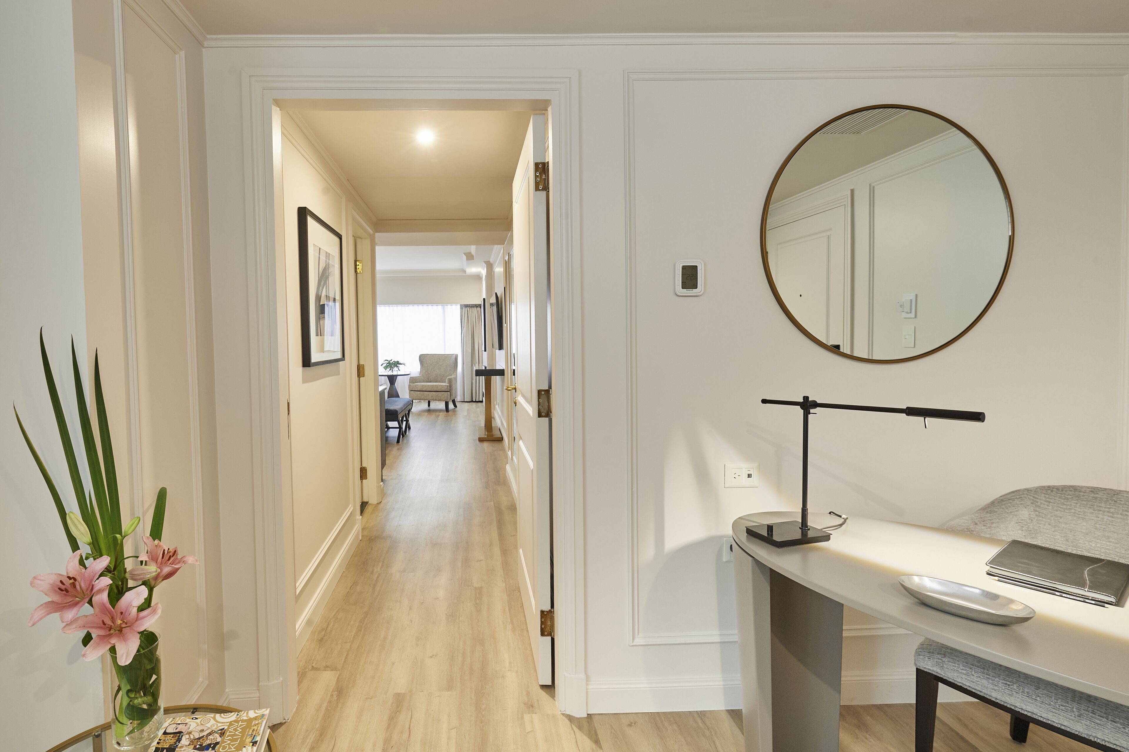 suite, corner | living area | 42-inch lcd tv with cable channels, tv